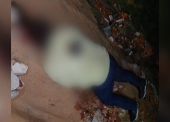 O corpo de um homem foi encontrado , com um tiro na cabeça no ramal do Ipiranga, bairro Jorge Teixeira, zona leste de Manaus.