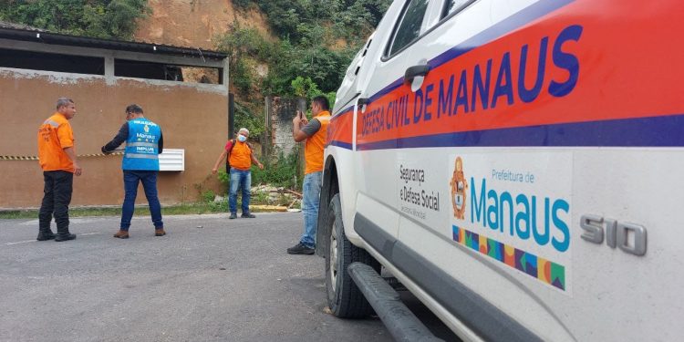 Outro deslizamento soterra parcialmente casa no Cidade Nova