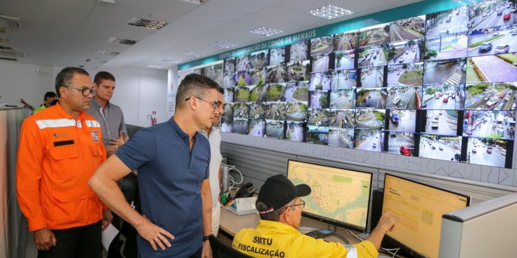 Prefeito acompanha trabalhos de monitoramento das chuvas e Manaus entra em ‘Estágio de Atenção’