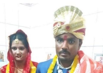 Uma mulher casada fugiu com outro homem, e o marido abandonado acabou se casando com a ex-esposa do amante. Mulher foge