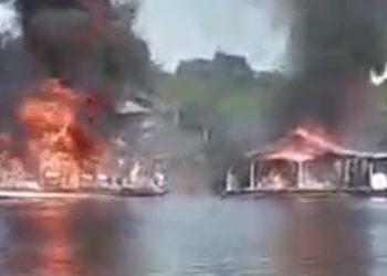 VÍDEO: homens sofrem queimaduras de 2º grau durante incêndio em flutuantes no AM