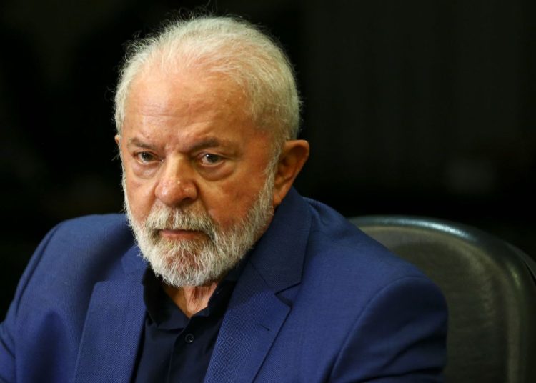 Por orientações médicas, o presidente Luiz Inácio Lula da Silva anunciou hoje (25) que não vai mais viajar para a China neste fim de semana.