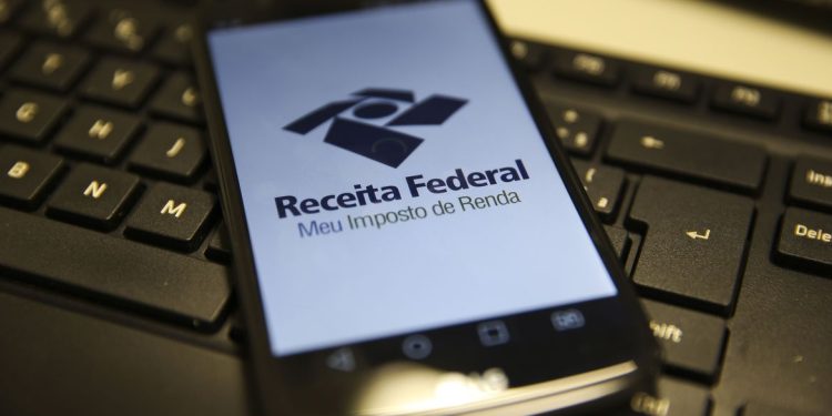 prazo para a entrega da declaração do Imposto de Renda 2023 começa nesta quarta-feira (15) e vai até 31 de maio. Entrega do