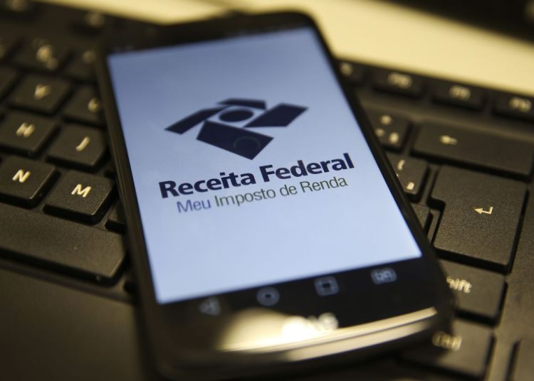 prazo para a entrega da declaração do Imposto de Renda 2023 começa nesta quarta-feira (15) e vai até 31 de maio. Entrega do