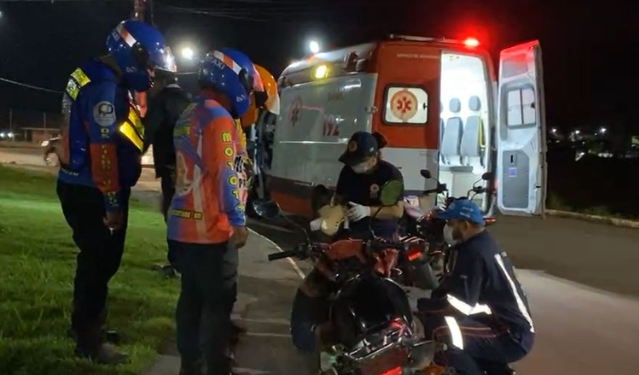 Marido joga a esposa de moto em movimenta durante briga do casal