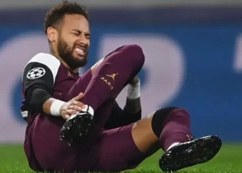 Neymar passará por uma cirurgia para reparação dos ligamentos do tornozelo direito, depois de sofrer mais uma lesão no local no mês passado.