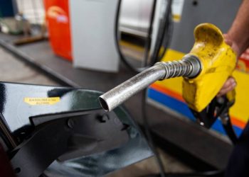 O preço médio do litro da gasolina saltou 6,1% nos postos do país nesta semana, após a volta dos impostos federais, em 1º. Gasolina sobe