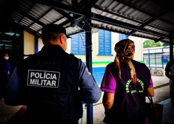 Três alunos foram apreendidos suspeitos de planejarem um ataque contra a Escola Estadual Cívico Militar Profª Santina. Adolescentes são