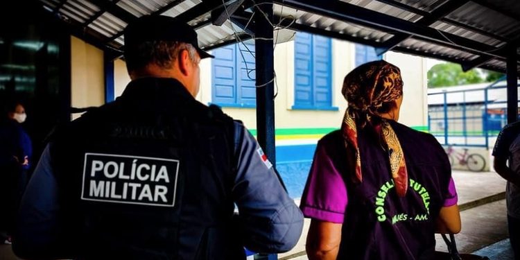 Três alunos foram apreendidos suspeitos de planejarem um ataque contra a Escola Estadual Cívico Militar Profª Santina. Adolescentes são