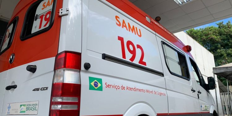 Menino de 8 anos finge não acordar para faltar à escola e mãe aciona Samu