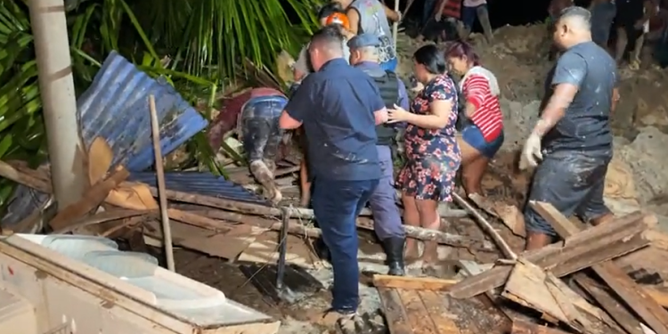 URGENTE: Barranco desliza sobre casas e moradores são soterrados