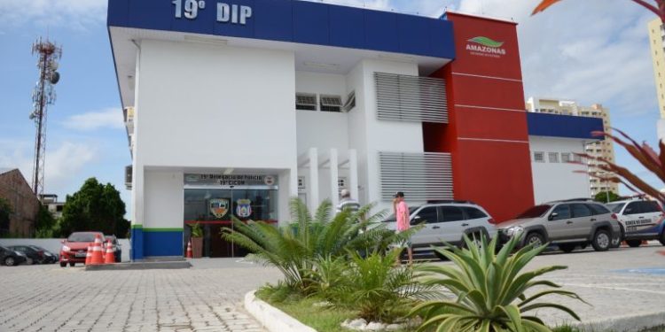 Um motorista de aplicativo de transporte de passageiros identificado apenas por Elias, de 20 anos, foi detido após ser. Em Manaus