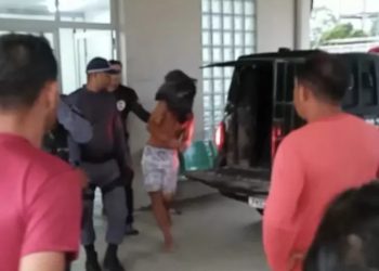 Um adolescente de 16 anos foi detido após ter sido flagrado estuprando uma criança de 2 ano, filho de sua  namorada. Adolescente é