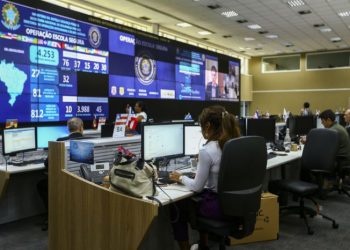 Desde o dia 5, 302 pessoas foram presas ou apreendidas pela Operação Escola Segura. O ministro Flávio Dino, apresentou balanço das ações .