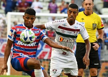 O Fortaleza tomou do Fluminense a liderança do Campeonato Brasileiro, pelo menos de forma provisória.