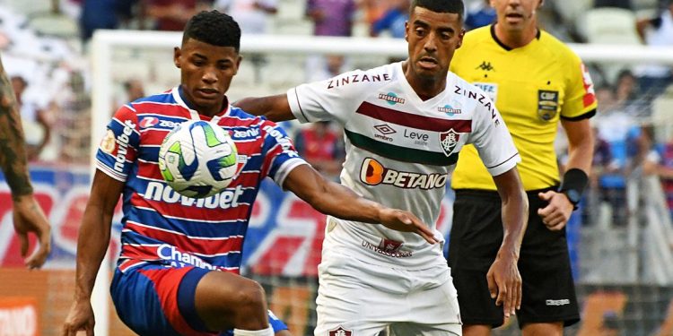 O Fortaleza tomou do Fluminense a liderança do Campeonato Brasileiro, pelo menos de forma provisória.