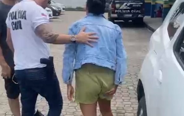 Na tarde do último sábado (15), uma mulher que não teve o nome divulgado, foi presa em flagrante. Mulher é presa