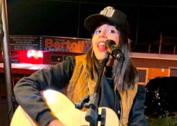 Cantora sertaneja Grazi Barbosa morre após capotar carro