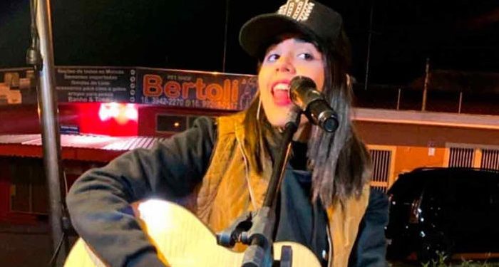 Cantora sertaneja Grazi Barbosa morre após capotar carro
