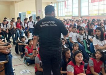 Cerca de 270 alunos de 11 a 14 anos, da Escola Estadual Professor Demostenes Belduque de Araújo Travessa.