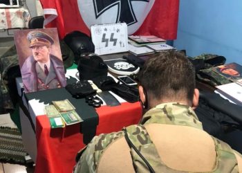 Um adolescente de 14 anos foi apreendido por ato análogo ao terrorismo, na noite de terça-feira (11), com símbolos nazistas. Família é