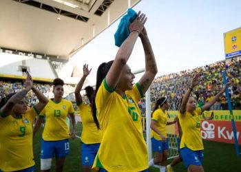 A Fifa anunciou nesta segunda-feira (24) que há quatro pré-candidaturas apresentadas para a Copa do Mundo feminina de 2027.