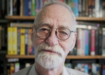 Um homem afirma que perdeu a virgindade com uma extraterrestre, quando tinha 17 anos, e teve centenas de filhos.