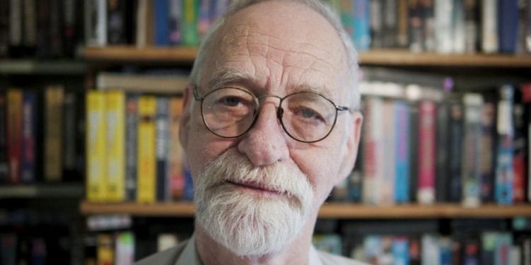 Um homem afirma que perdeu a virgindade com uma extraterrestre, quando tinha 17 anos, e teve centenas de filhos.