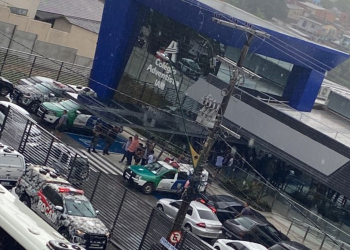 O adolescente de 12 anos que foi apreendido após cometer um ataque na escola Adventista de Manaus, vai responder pelos. Adolescente que