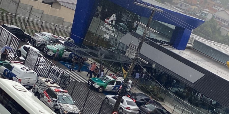 O adolescente de 12 anos que foi apreendido após cometer um ataque na escola Adventista de Manaus, vai responder pelos. Adolescente que