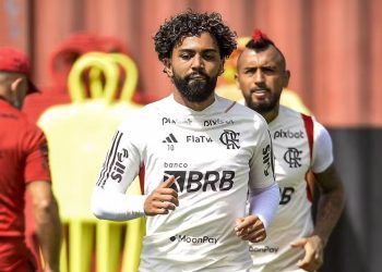 O Flamengo venceu o Fluminense, no sábado (1) por 2 a 0 com gols de Ayrton Lucas e Pedro, pelo jogo de ida da final do Campeonato Carioca.