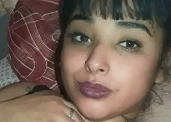 Condenada a 13 anos de prisão por homicídio na Argentina, está vendendo fotos íntimas no OnlyFans de dentro da prisão.