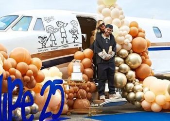 Zé Felipe mostrou aos seus seguidores, nesta quinta-feira (20), um jato que ganhou de presente de aniversário de Virginia.