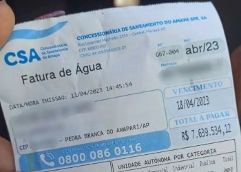 Uma mulher tomou um susto ao receber a conta de água no valor de R$ 7,6 milhões, na última terça-feira (11).