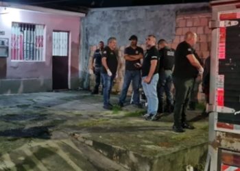 Três pessoas foram brutalmente assassinadas durante bebedeira em uma residência situada na rua 31, bairro Novo Aleixo, zona Norte de Manaus.