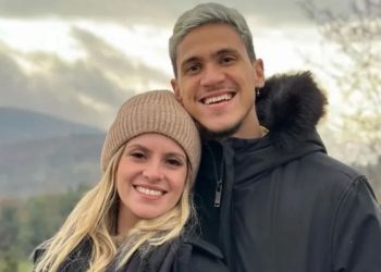 Esposa do atacante Pedro, do Flamengo, é investigada por envolvimento em esquema criminoso, conforme a Polícia Civil do Rio Grande do Sul.