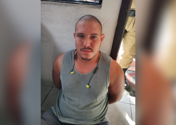 O homem responsável pela tragédia em uma creche em Blumenau SC se entregou à polícia após cometer o crime. Identificado homem