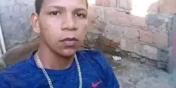 Membro de facção é executado com 21 tiros na entrada de beco da Compensa