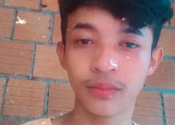 Arleson Martins de apenas 15 anos foi executado a tiros, no domingo (9), no momento em que participava de uma festa de. Adolescente é