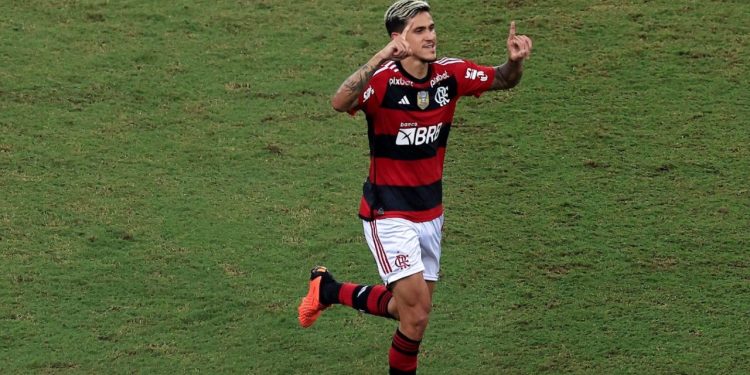 O Flamengo goleou o Maringá por 8 a 2 na noite desta quarta-feira (26), no Maracanã, pelo jogo de volta da terceira fase da Copa do Brasil.