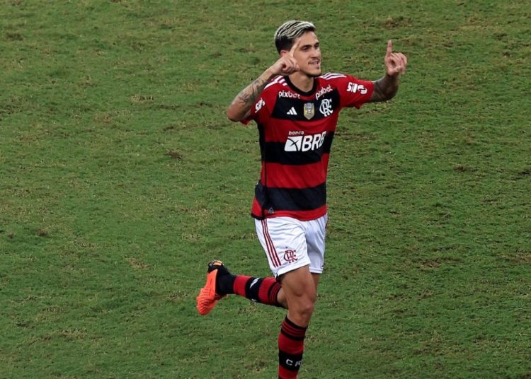 O Flamengo goleou o Maringá por 8 a 2 na noite desta quarta-feira (26), no Maracanã, pelo jogo de volta da terceira fase da Copa do Brasil.