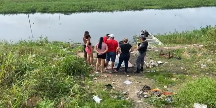 O corpo de Thiago Conteiro Sales, 31, foi encontrado boiando no igarapé do bairro Educandos, na zona Sul de Manaus. Populares encontraram