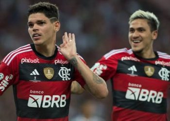 Flamengo vence Fluminense e fica mais perto do título Carioca