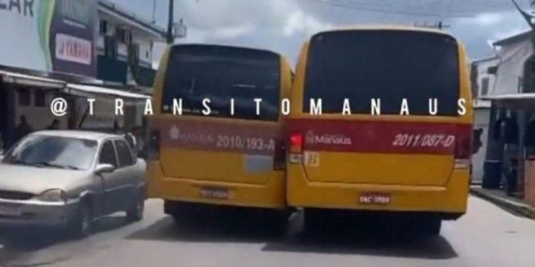Um vídeo divulgado na página do Trânsito Manaus mostra o momento em que dois micro-ônibus do transporte alternativo de. Vídeo: