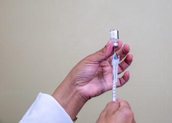 A Prefeitura de Manaus amplia a oferta da vacina bivalente contra a Covid-19, a partir deste sábado (29), como dose de. Prefeitura libera.