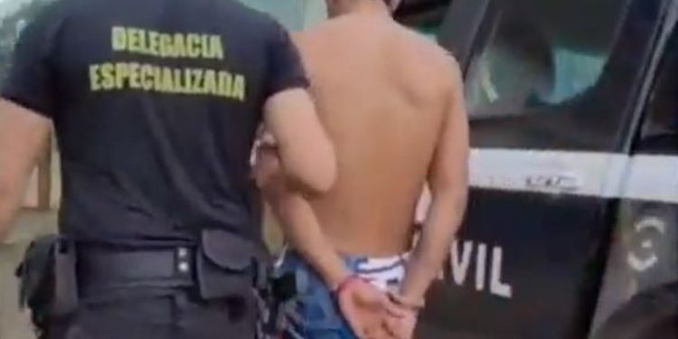 Um homem, que não teve o nome divulgado, foi preso suspeito de espancar a própria esposa dentro de casa no bairro. Criança vai.