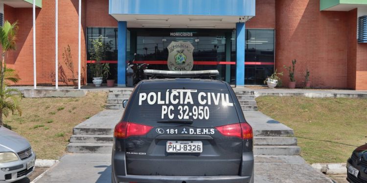 Hiago Oliveira Freire, 20, foi morto a tiros dentro do banheiro da própria casa, no momento em que tomava banho. Jovem é