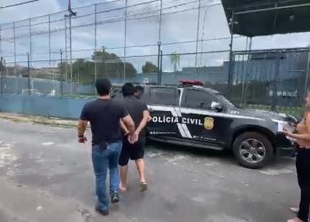 Rayk da Silva Ferreira, de 27 anos, foi preso na tarde desta terça-feira (18), preventivamente, por policiais do 2º Distrito Integrado de Polícia (DIP), sob a suspeita de aplicar diversos golpes de estelionato em Manaus.