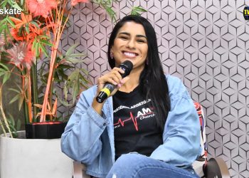 A apresentadora Jhenifer Borher recebe a cantora Vanessa Alfaia