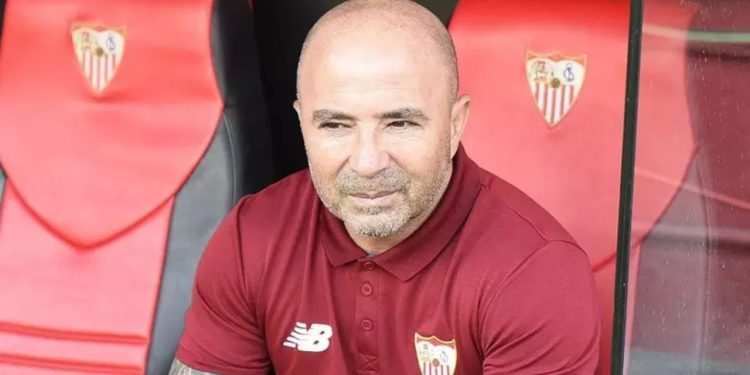 É oficial! O Flamengo já está de técnico novo. Jorge Sampaoli assinou contrato com o Rubro-negro até o fim de 2024.